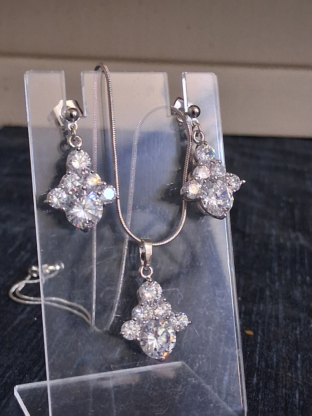 Stunning 18K GP White Gold Plated Cluster Pendant Crystal Cluster Drop Earrings